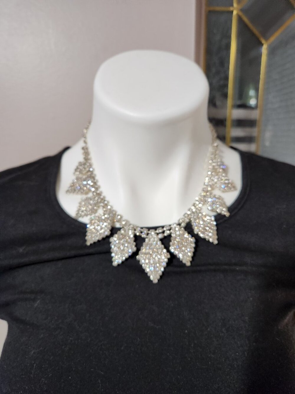 Vid Retired Shop LC Silver Rhinestone Leaf Bib NWOT Statement Bridal Necklace